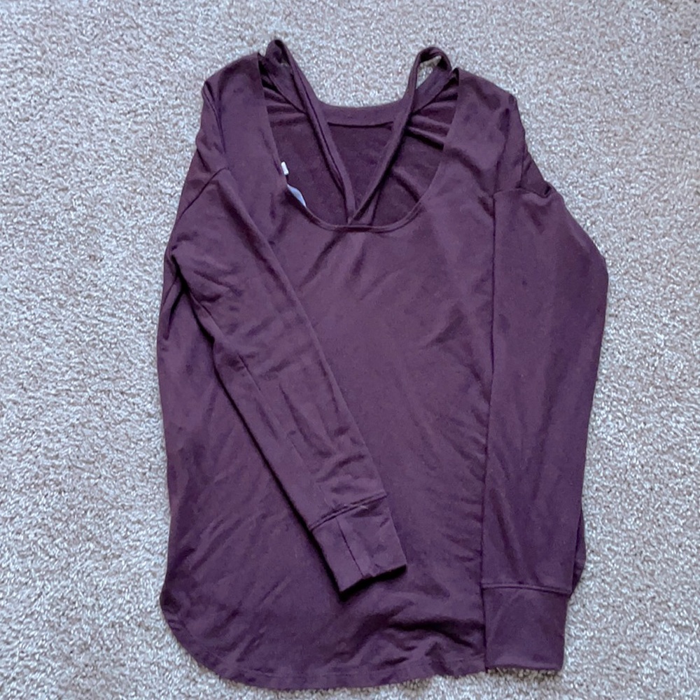 Athlete long sleeve shirt in dark maroon with cross-cross back